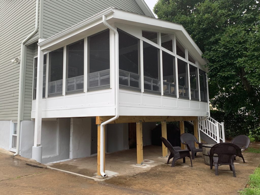 Benefits of Using V-series Windows for Your 3-season Room | Kool View